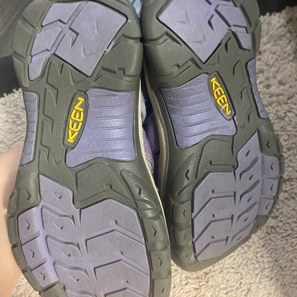 Keen Sandals Size 1 - Picture 2 of 3